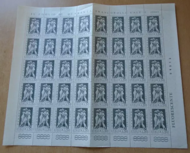 Italy - SG1325 Antonio Canova. 1972 complete MNH sheet of 50. Cat £20.