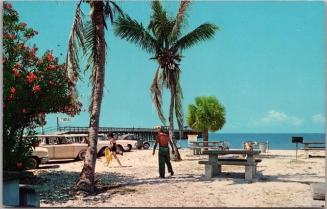 1950s FORT MYERS BEACH, Florida Postcard "View of the Popular Fishing Pier"