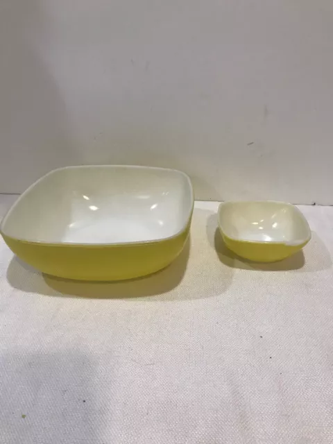 Pyrex Chip & Dip Hostess square bowl Yellow 525B 2 1/2 qt & 410 12 oz Ovenware
