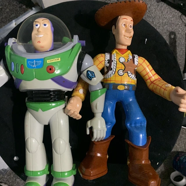LEXIBOOK Toy Story 4 - Walkie talkies de Woody Buzz, Rango de transmisión 100m, Pinza para Colgar del cinturón, Azul/Rojo - TW12TS LEXIBOOK Toy Story 4 - Walkie talkies de Woody Buzz, Rango de transmisión 100m, Pinza para Colgar del cinturón, Azul/Rojo - TW12TS