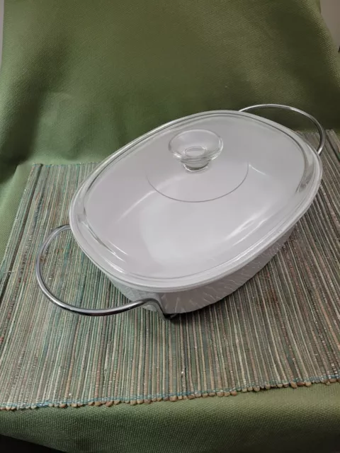 CorningWare F-2-B  French White  Oval 2.8 liter Casserole  Glass  Lid and Cradle