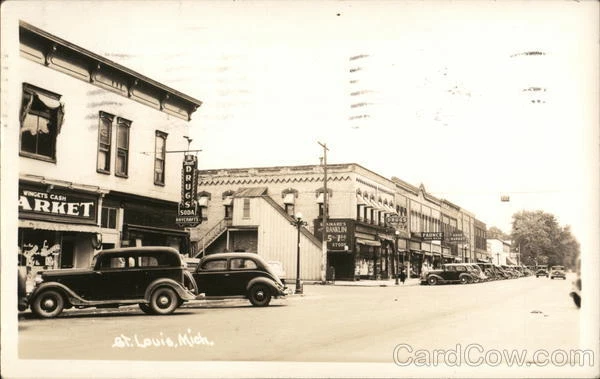1943 RPPC St. Louis,MI Street Scene Gratiot County Michigan DOPS Postcard