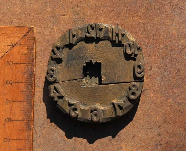 Messingornament Zierornament Messing Buchbinder Blindprägung Ornament Uhr