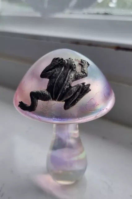 John Ditchfield / Heron Glass Mushroom Iridescent Pink Paperweight Silver Frog