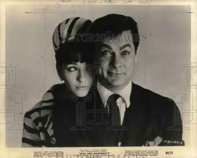 1964 Press Photo Christine Kaufmann & Tony Curtis in "Wild and Wonderful"