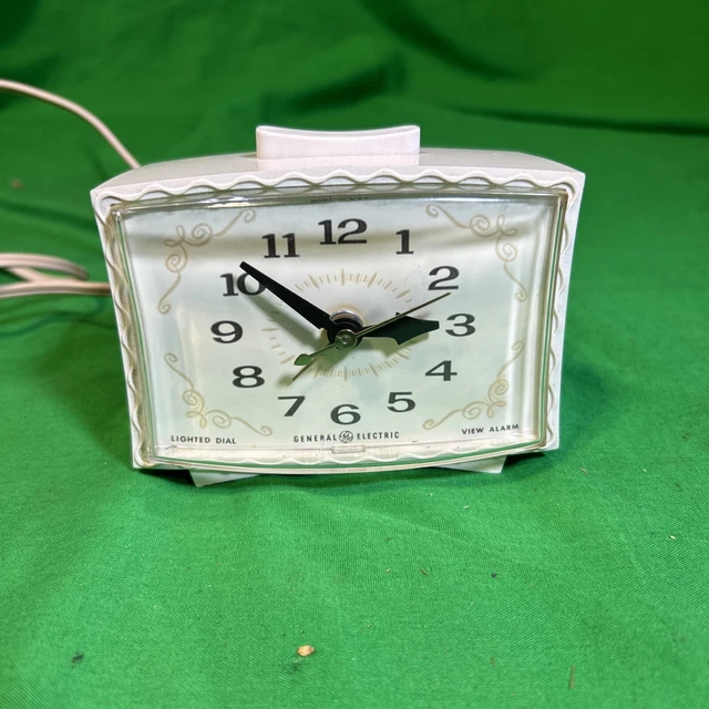 VINTAGE GENERAL ELECTRIC GE Lighted Dial Alarm Analog Clock Made in USA