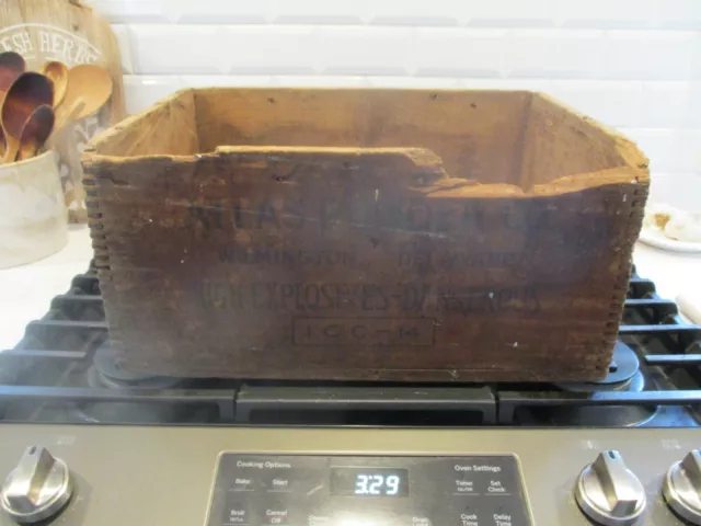 Antique Atlas Powder Co, Wilmington Delaware/box/crate
