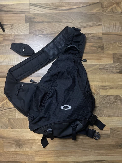 OAKLEY SOFTWARE SLING bag sandbag £250.00 - PicClick UK 00s Oakley