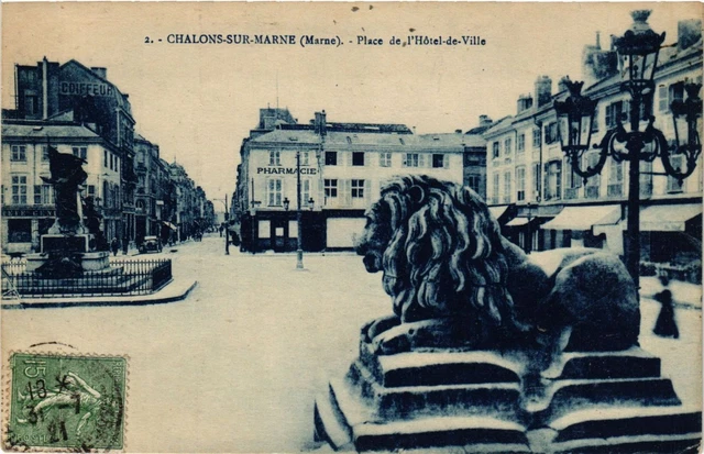 CPA CHALONS-sur-MARNE - Place de l'Hotel-de-Ville (742855)