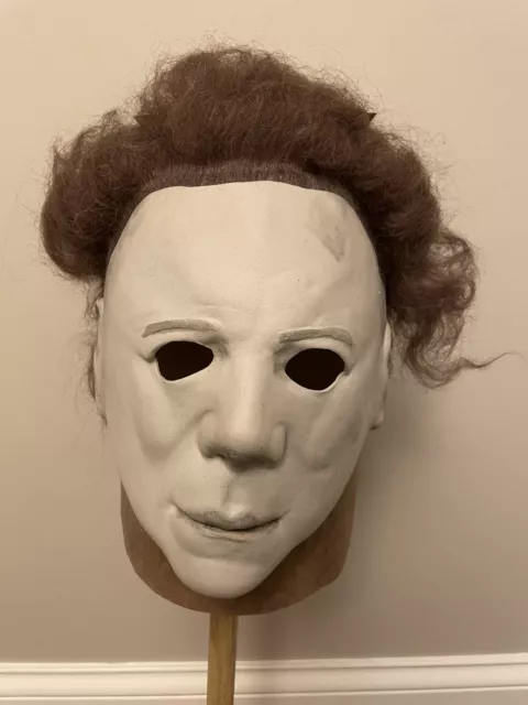 Michael Myers Halloween 2 II Mask Deluxe V2 Officially Licensed Trick or Treat
