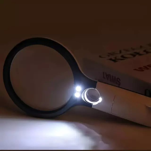 Loupe De Lecture À Main x45 Avec Éclairage Lumière LED Cadeau Utile Pratique 3