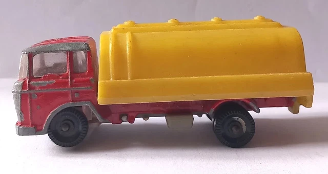 MAJORETTE 1/100 SAVIEM camion militaire Made in France EUR 7,00