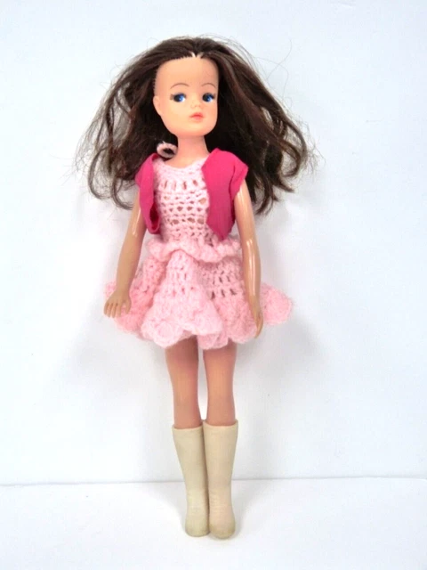 Vintage Brunette Sindy Doll With White Boots - G302 E52