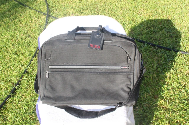 Tumi G4 Carry On Travel Suitcase Messenger Bag Ballistic Nylon Expands 22121D4