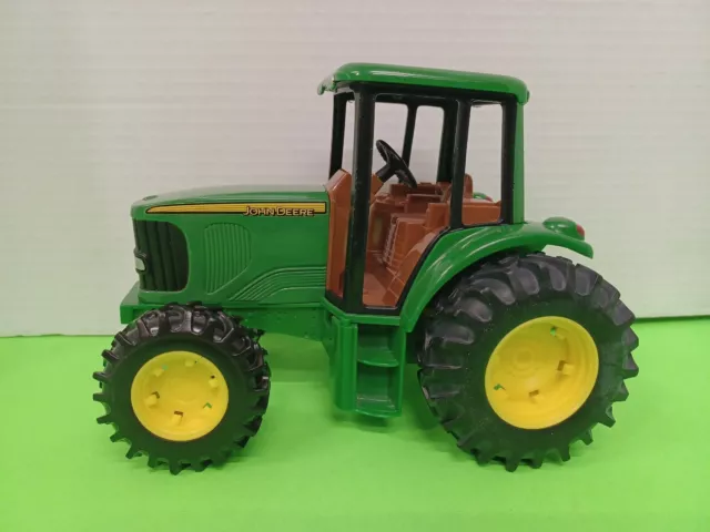 Vintage JOHN DEERE Farm Tractor 2595Q00 Green Metal & Plastic Toy By ERTL