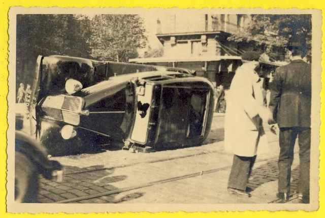 cpa France Carte Photo vers 1940 ACCIDENT AUTOMOBILE VOITURE TRACTION Car Crash