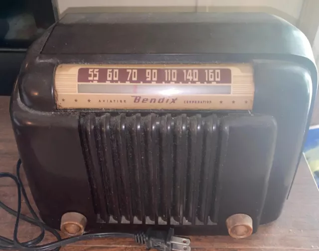 Bendix AM Vintage 1940’s Bakelite Table Tube Radio Restored