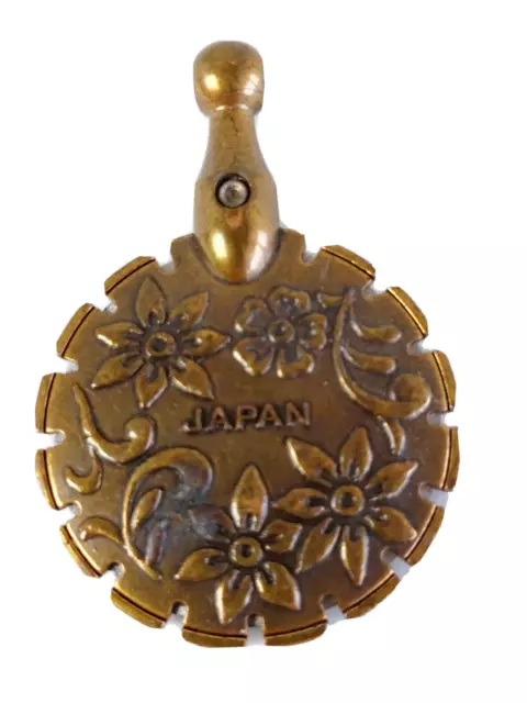 Cortador de hilos colgante de trébol en oro antiguo hecho en Japón #17482