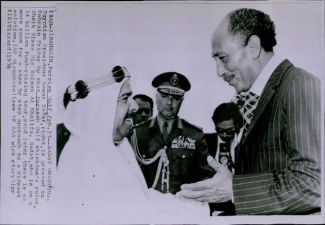 LG833 1976 Wire Photo ANWAR SADAT GREETED Egyptian President Sheik Al Khalifa