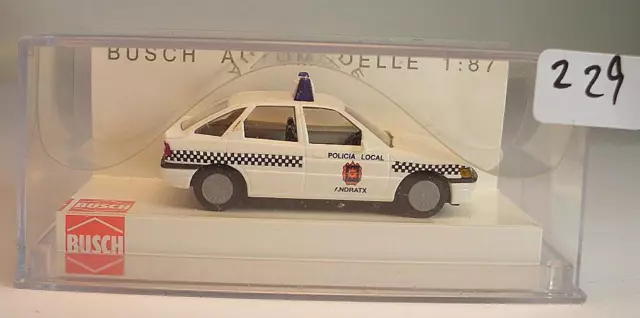 Busch 1/87 Nr. 45727 Ford Escort Limousine Polizei Policia Spanien OVP #229