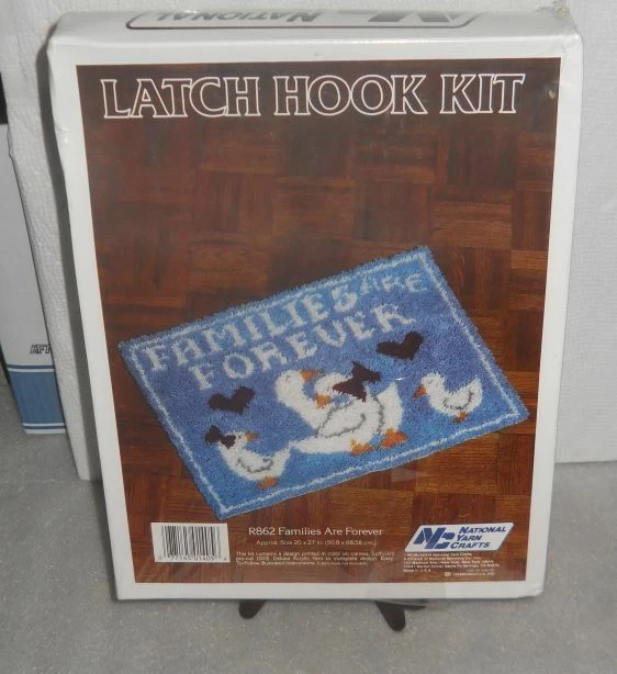 "Kit de gancho de pestillo vintage National Yarn Crafts ""Families are Forever"" sellado
