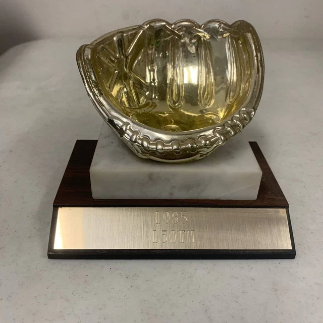 1985 BASEBALL SOFTBALL Glove Style Ball Holder Trophy Award Statue Gold
