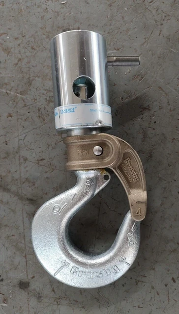 Crosby BL-O 4O 1.7 Ton Swivel Lifting Hook Chain Nest Golden Gate 1051409
