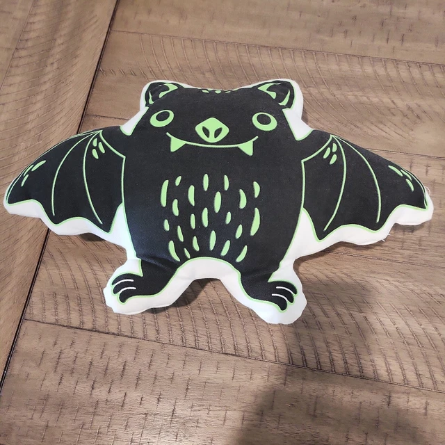 Halloween Gothic bat Plush throw pillow Green Black Canvas Material 17" x 11"