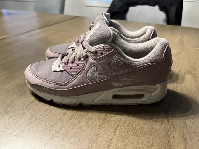 Nike Air Max 90 Women’s Shoes - Size 8 - Pink