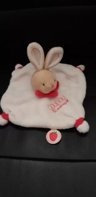 DOUDOU et COMPAGNIE LAPIN PLAT MINI DOUDOU LES ACIDULES ROSE FRAISE 16 cm