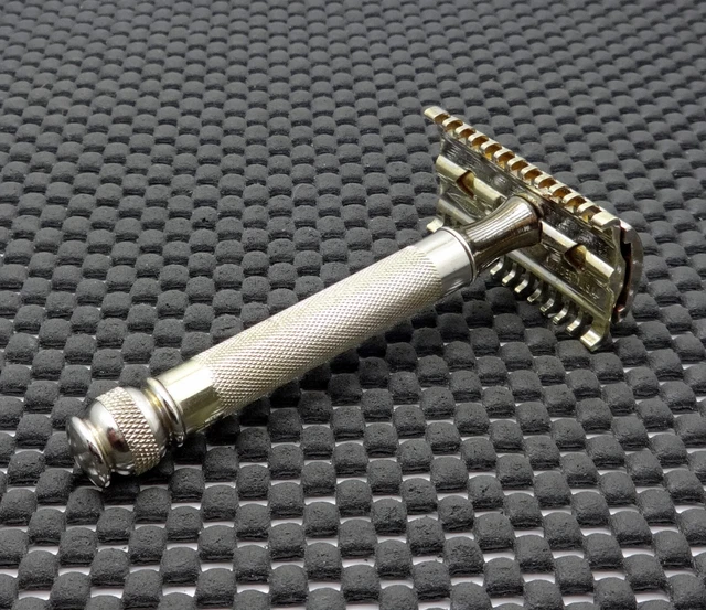 Vintage 1930's Gillette NEW GOODWILL Silver Tone DE Safety Razor  No CRACKS 3