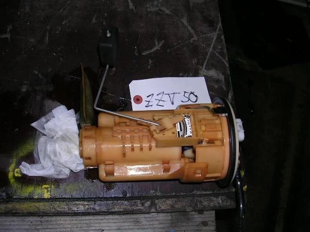 TOYOTA Vista Ardeo 2002 TA-ZZV50G Pompa carburante 2322122030 [Usata] [PA64970554]