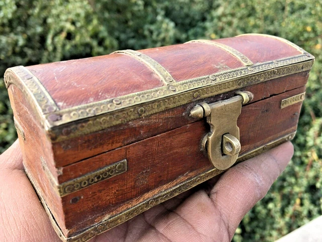Vecchio Vintage Fatto a Mano Ottone Aderente Raro Piccolo IN Legno Contenitore