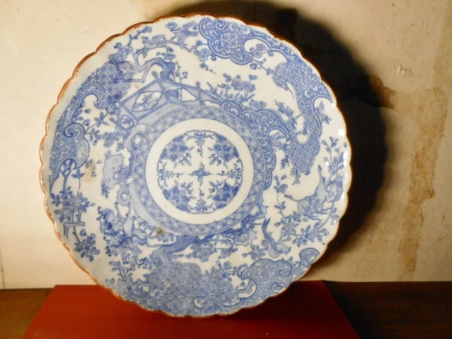 Grand plat en porcelaine décors au pochoir Chine ? bon état décoration vitrine