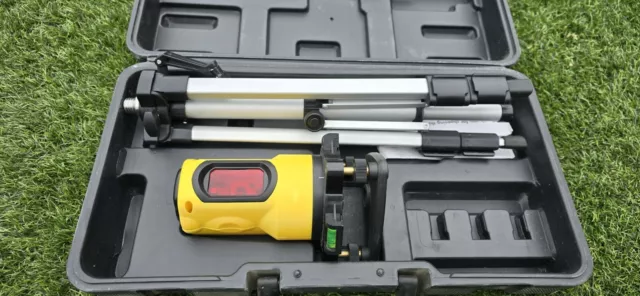 self leveling  laser level with tripod