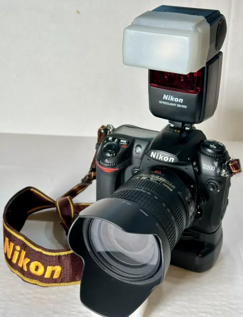 Nikon D200 DX Digital Camera Bundle w/24-120 Lens, Flash, Carry bag, & CF Cards