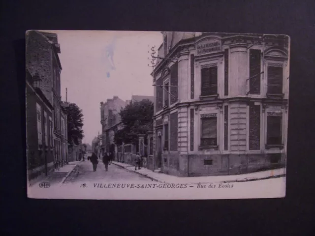 CPA - ( 94 - Val-de-Marne )  - VILLENEUVE-SAINT-GEORGES  - Rue des Ecoles - 1918