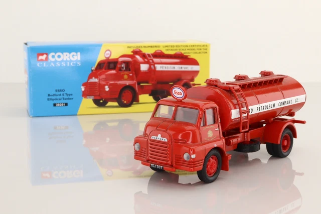 Corgi 20201; Bedford S; 4 Wheel Tanker, Esso Petrol; Very Good Boxed