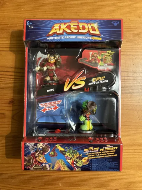  Akedo Ultimate Arcade Warriors Versus Pack - Chux Lee Vs  Crackup, Multicolor (14257) : Video Games