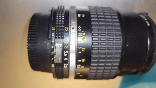 Nikon DC-NIKON 105mm f/2 D RF AF M/A Lens No Scratches, very clean