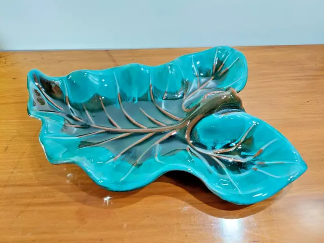 Beautiful Canadian Blue Mountain Studio Pottery Large Leaf Dish