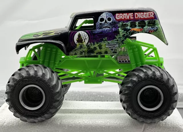 Hot Wheels Monster Jam Grave Digger Bad to the Bone Monster Truck Toy Car 4579