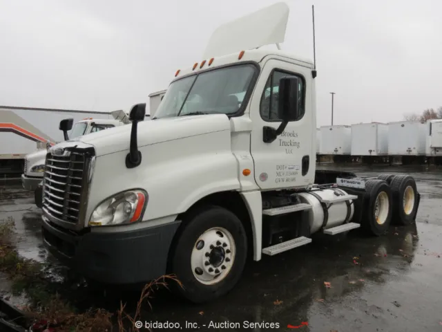 2014 Freightliner Cascadia 125 T/A Semi Truck Tractor Day Cab -Parts/Repair