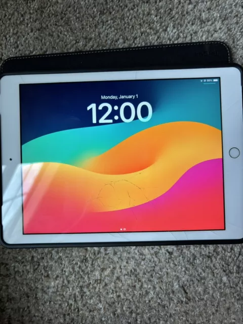 Apple iPad (6th Generation) 128GB, Wi-Fi, 9.7in - Silver