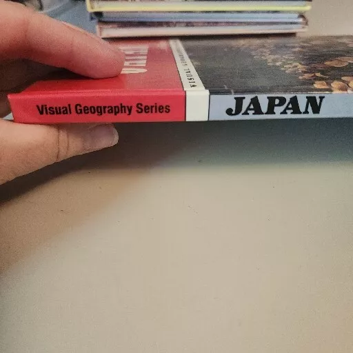 Japan in Pictures Visual Geography Series 1989 Lerner Publications 2