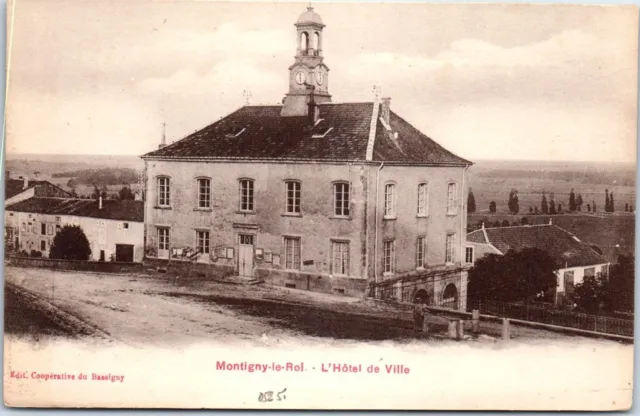 52 MONTIGNY LE ROI - vue de l'hotel de ville.