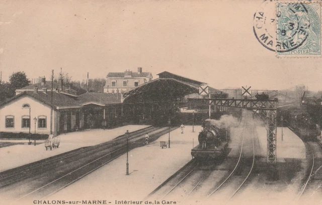 CPA 51 CHALONS on MARNE interior of the station