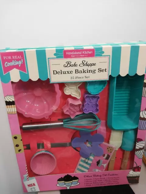 Kitchen Bake Shoppe 25-piece Deluxe Real Baking Set with Recipes for Kids