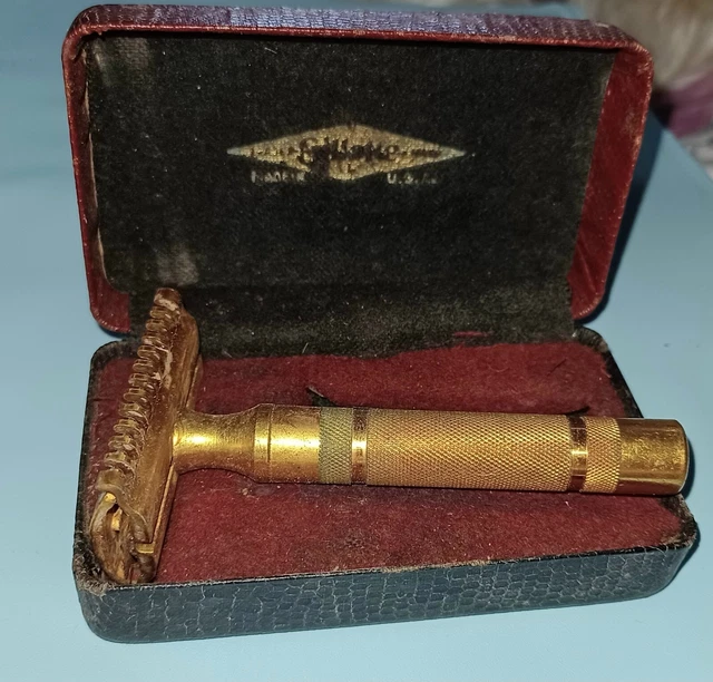 Vintage 1930s Gillette The NEW Red and Black Safety Razor Set