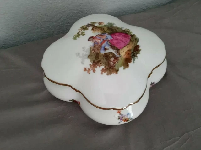 VNTG Limoges France Lg Gold Trim Porcelain Vanity Box Fragonard Courting Couple